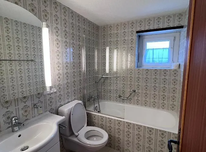 瓦莱雷公寓酒店 *